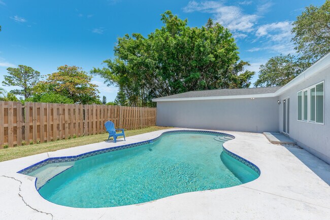 Back Yard - 1511 SE Outwood Ct