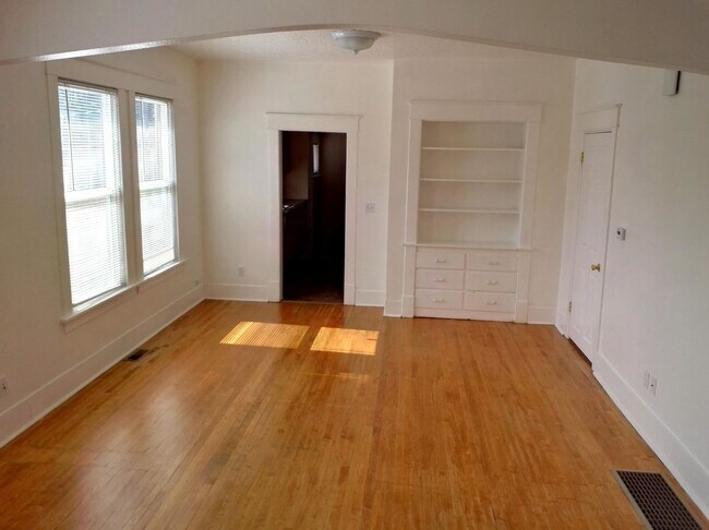Foto del edificio - PRE-LEASING! Available June 14th