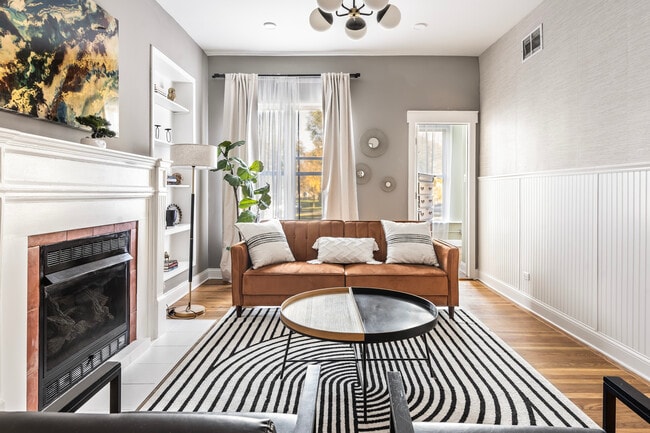 Foto del edificio - 5017 S Drexel Blvd