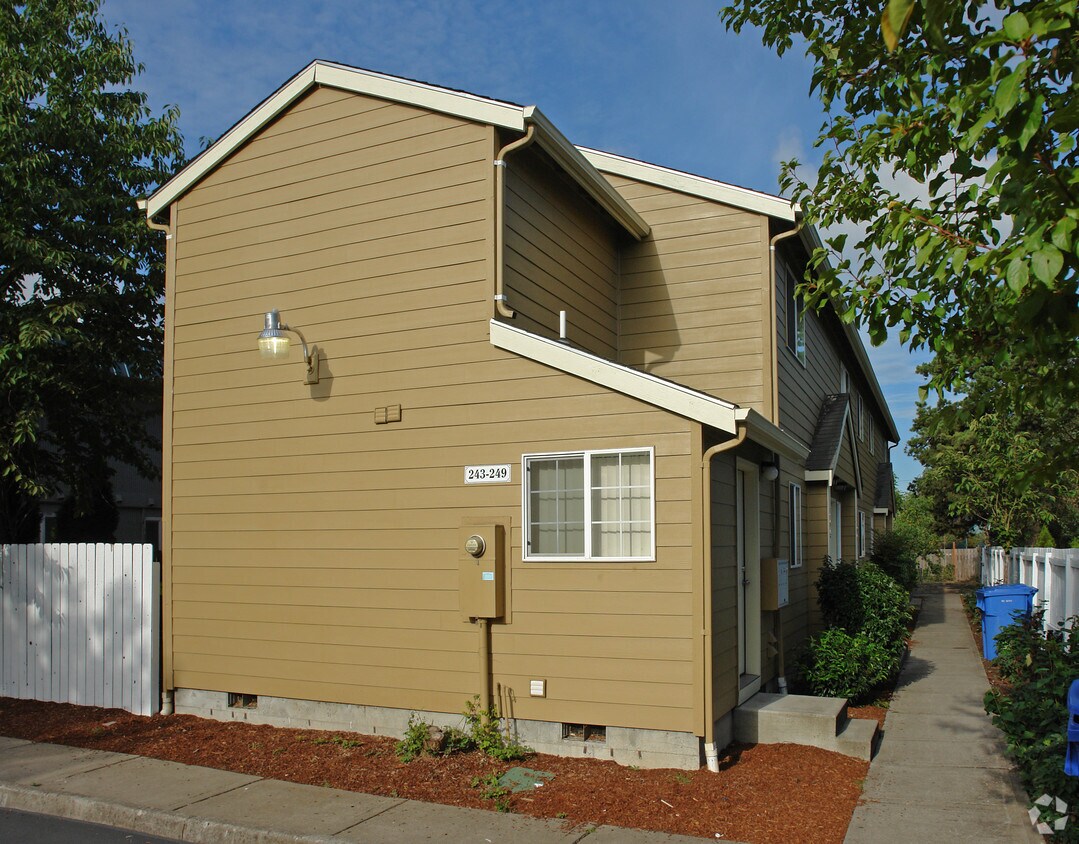 Primary Photo - 243-249 25th St NE