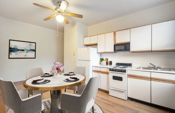 Building Photo - 630 W Barry Ave