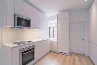 Building Photo - 6891-6891 Rue Sherbrooke O