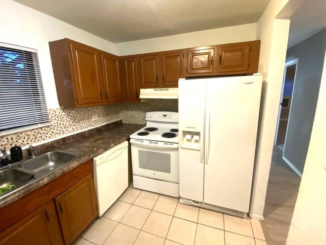 Foto del edificio - 4056 Bonhill Dr