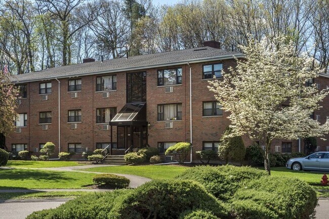 Foto del edificio - 1-Bedroom H & HW + Parking * Newton Riverside MBTA GL-D