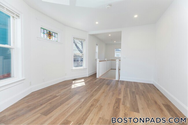 Foto del edificio - 143 E Cottage St
