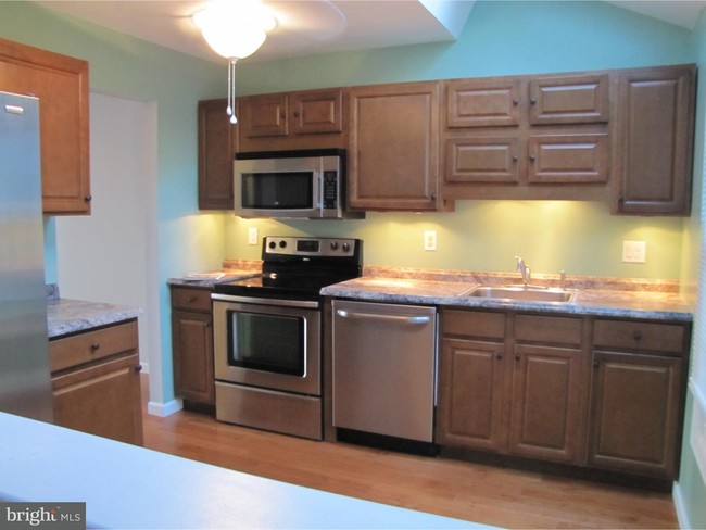 Building Photo - 2 Winterset Ct