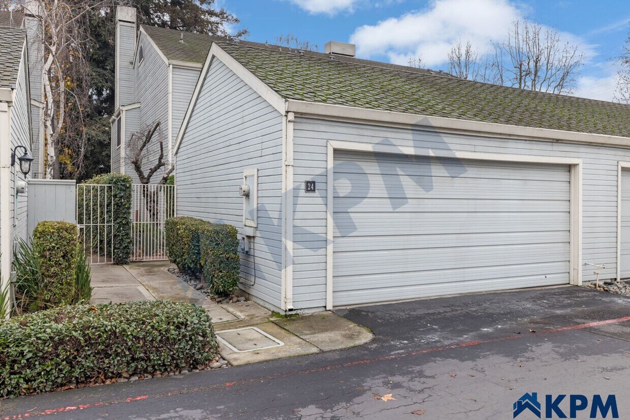 Primary Photo - Gated 2-Story 2 Bedroom 2.5 Bath Townhome ...