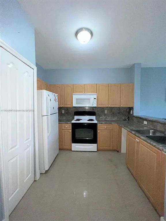 Foto del edificio - 1692 SE 29th Ct