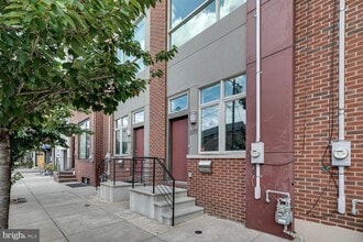 Building Photo - 877 N 5th St