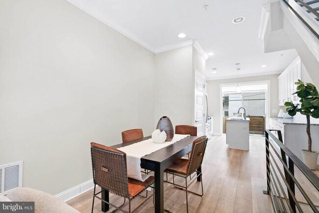 Foto del edificio - 2444 Ingersoll St