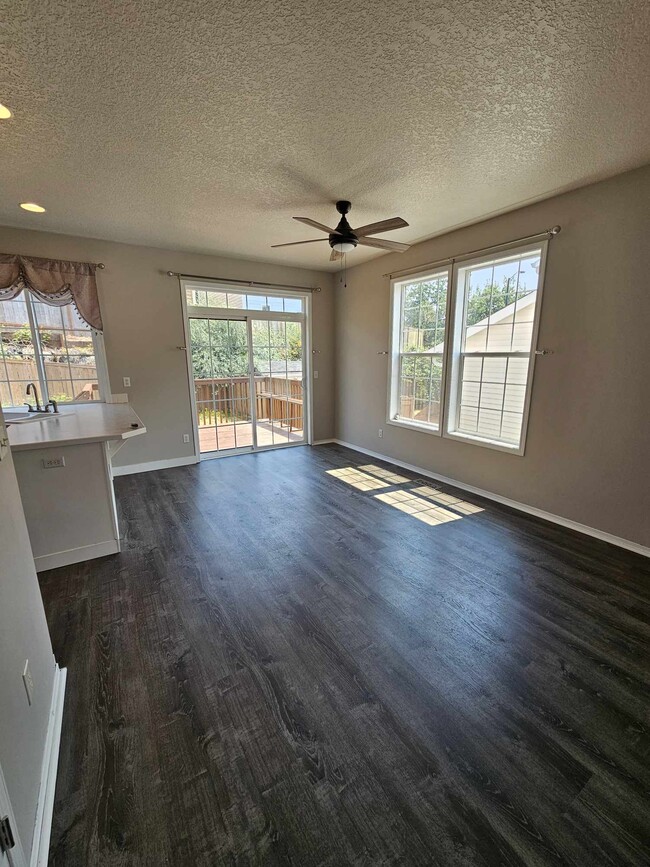 Building Photo - 8525 Sweetbrier Loop SE