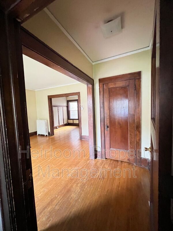 Foto del edificio - 1730 E 5th St
