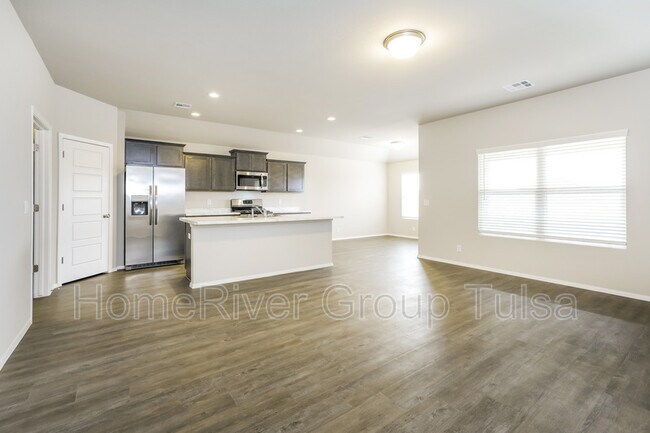 Building Photo - 7430 E 158th St S