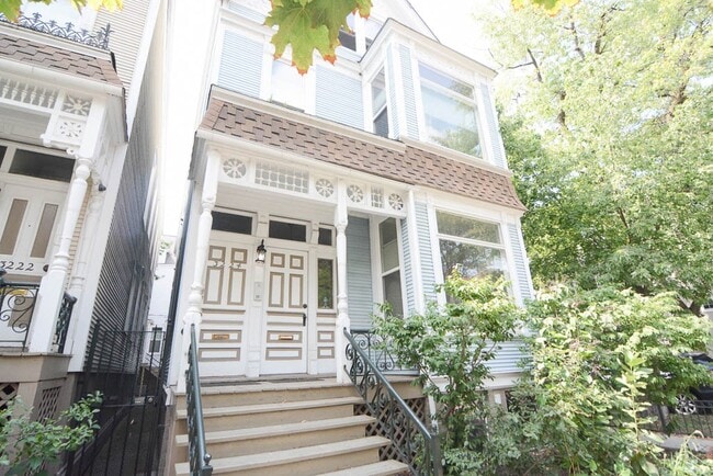 Building Photo - 3224 N Racine Ave
