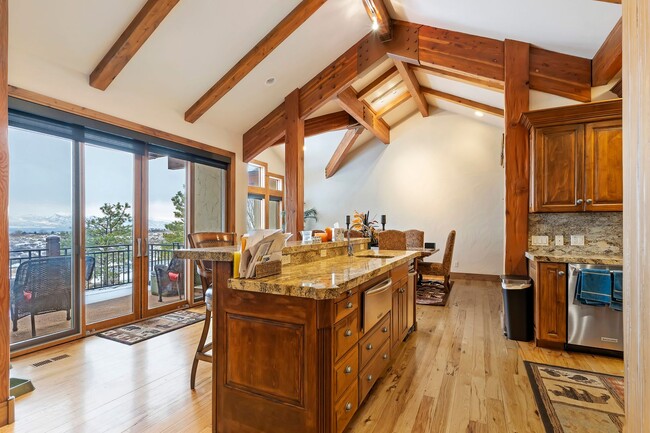 Building Photo - Luxury Townhome in The Boulders private co...