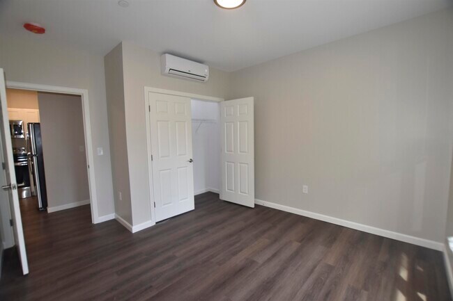 Building Photo - 217 Rockingham Rd