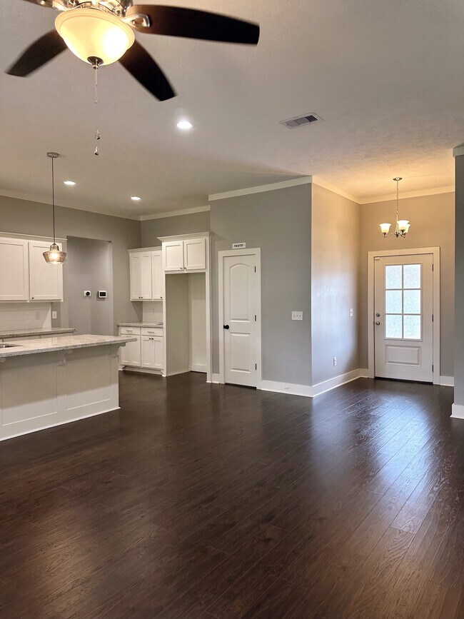 Foto del edificio - 6715 Reese St