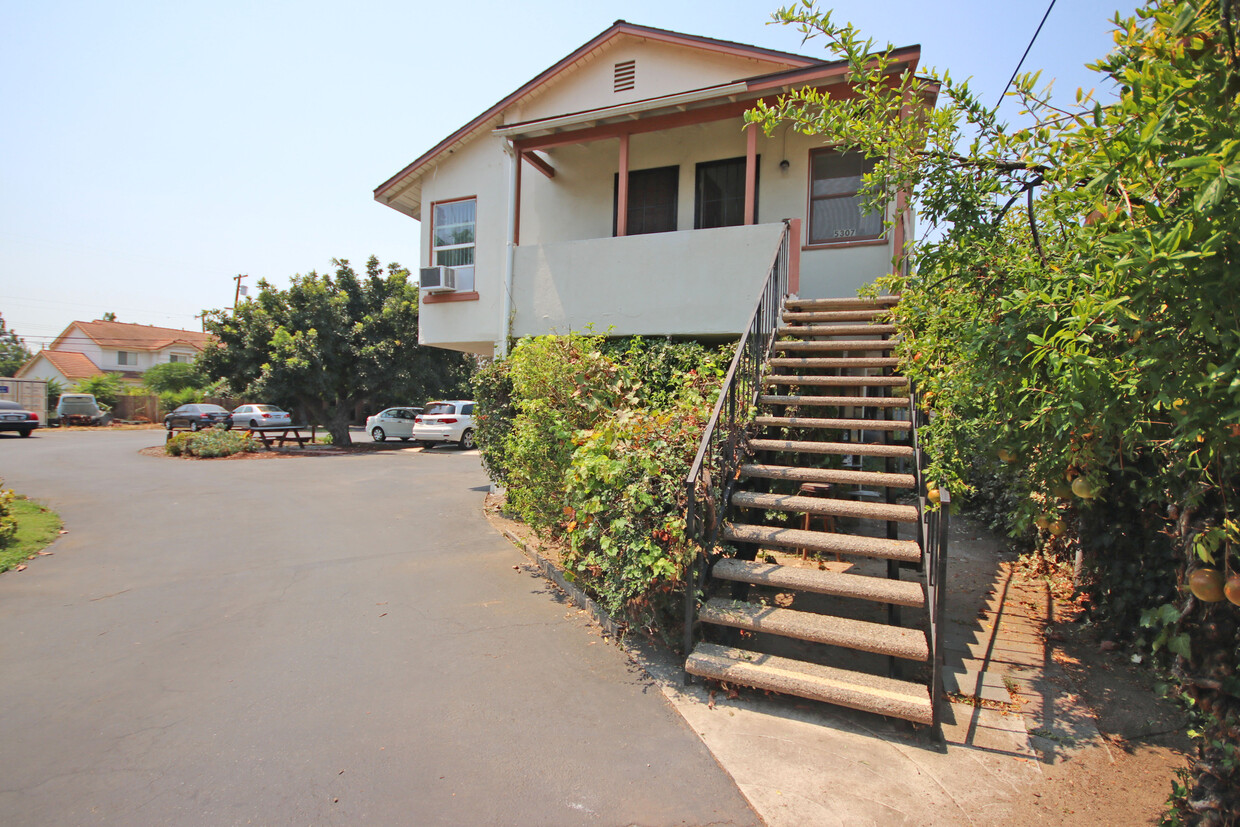 Primary Photo - 5307 Walnut Grove Ave