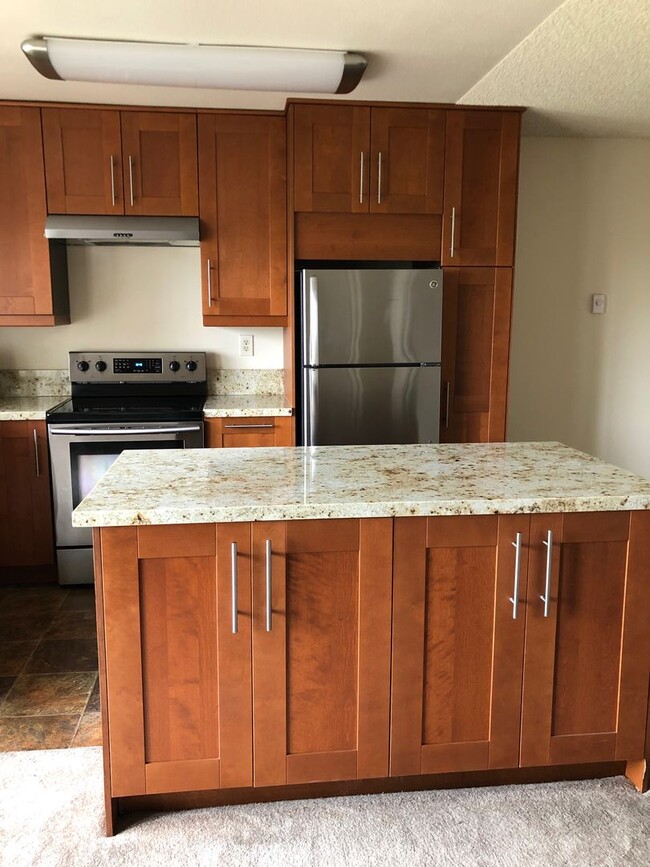 Foto del edificio - San Carlos 2/2 Upgraded Condo For Lease
