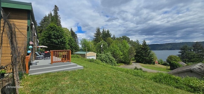 Building Photo - Fabulous Cabin over Hood Canal