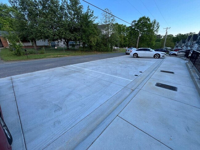 Aparcamiento - 1042 McLain Rd