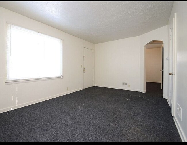 Building Photo - Two Bedroom House Available Now!!