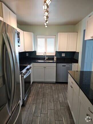 Building Photo - 2925 Lichen Ln
