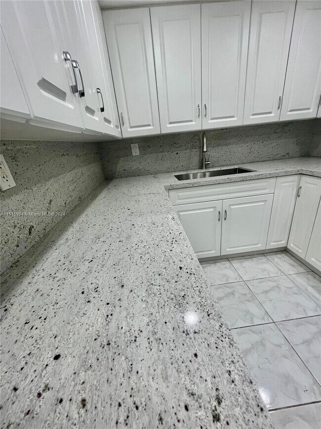 Foto del edificio - 7903 Camino Cir