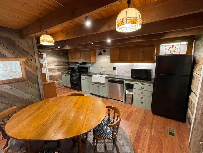 Foto del edificio - MOVE IN READY