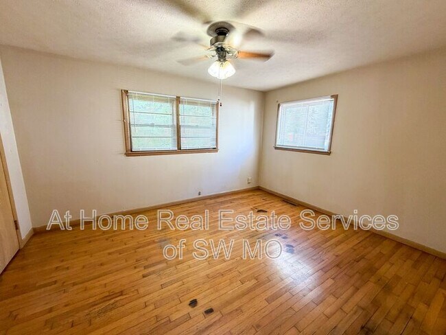 Foto del edificio - 516 S Prince Ln