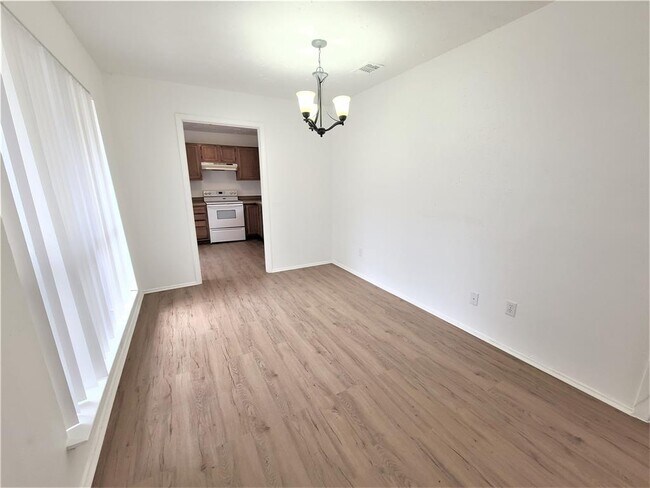 Foto del edificio - 1007 Landing Blvd