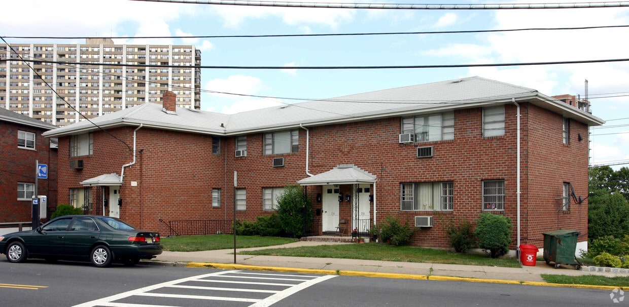 216 Palisade Ave, Cliffside Park, NJ 07010 Apartments in Cliffside