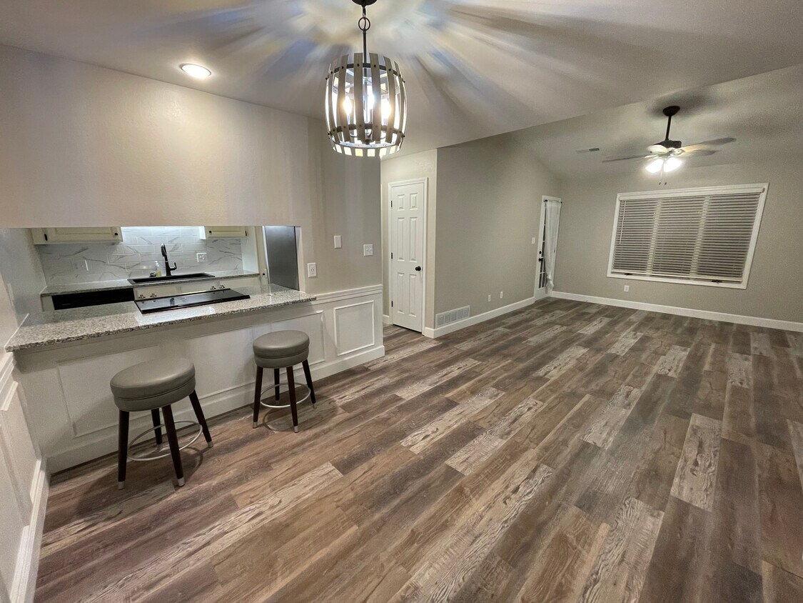 Dining Room - 106 W Green Meadows Rd