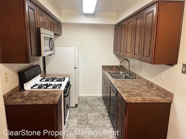 Building Photo - 1 br, 1 bath House - 15131 Victory Blvd Un...