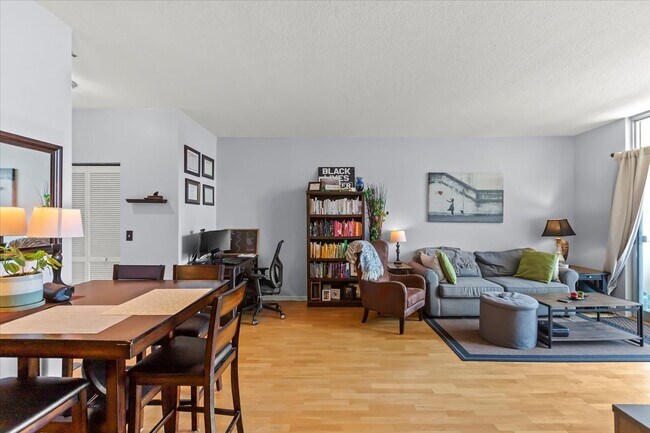 Foto del edificio - 1134 W Granville Ave