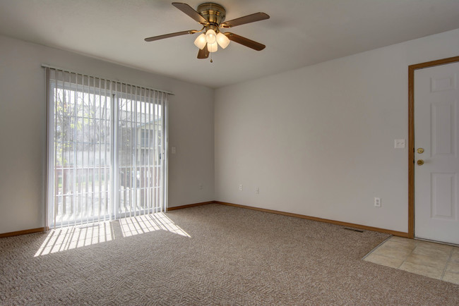 Living room - Sunset Woodland Apartments