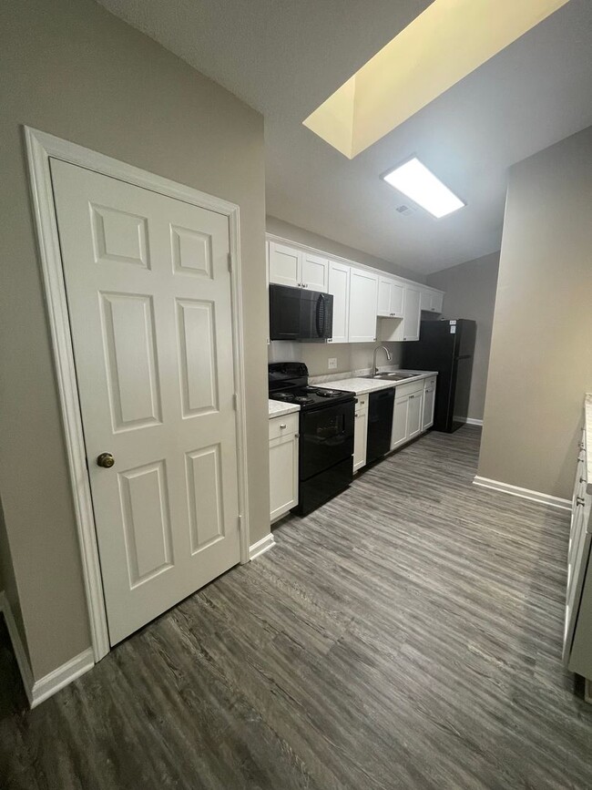 Building Photo - Rosecroft6246-