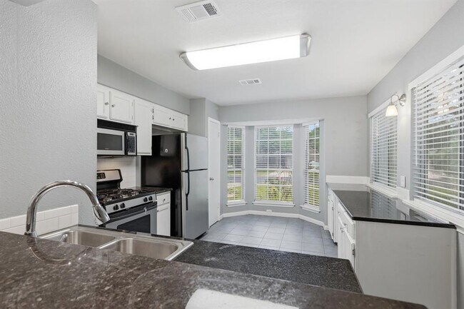 Foto del edificio - 6300 Evangeline Trail