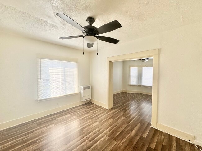 Building Photo - 1500 1/2 E. 23rd St-1/2