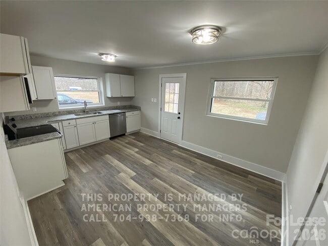 Building Photo - 1830 Hollywood Dr