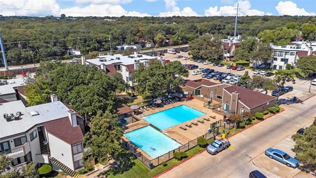 Building Photo - 2301 Balsam Dr