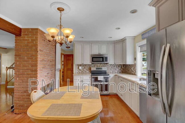 Foto del edificio - 64 Blacksmith Rd