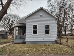 Building Photo - 1618 W Kettelle St