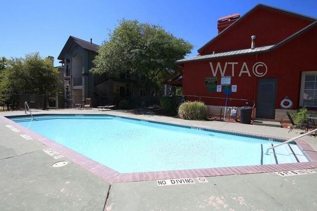 Building Photo - 3 bedroom in AUSTIN TX 78736