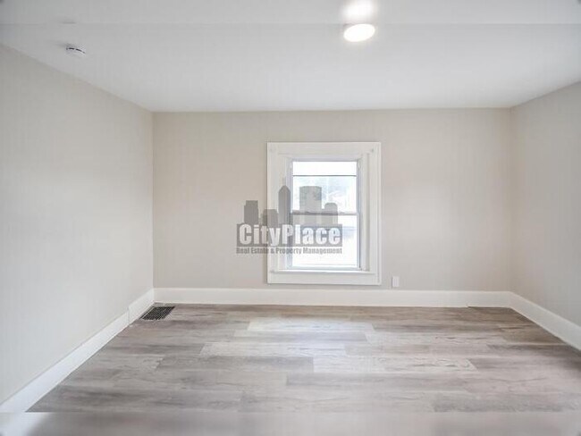 Photo - 3936 E 10th St House