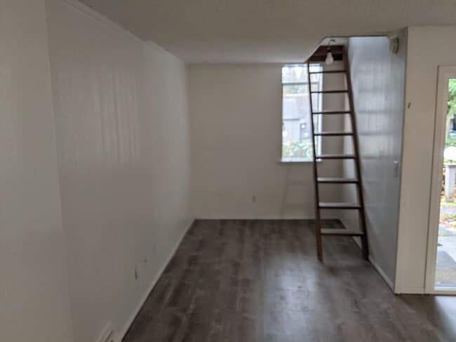 Building Photo - Brand New Remodeled Studio in Heart of Red...