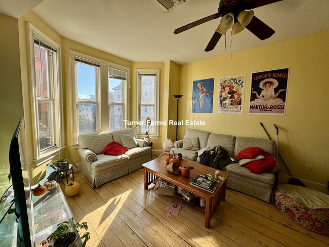 Foto del edificio - 731 Parker St