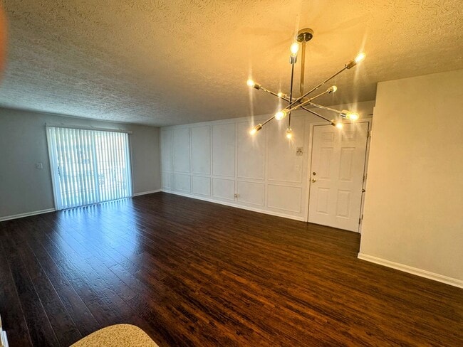 Building Photo - A charming house with 2 beds and 2 bath at...