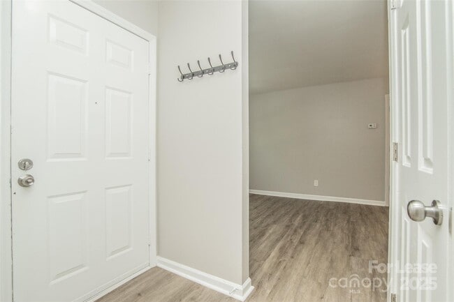 Building Photo - 10718 Blue Heron Dr