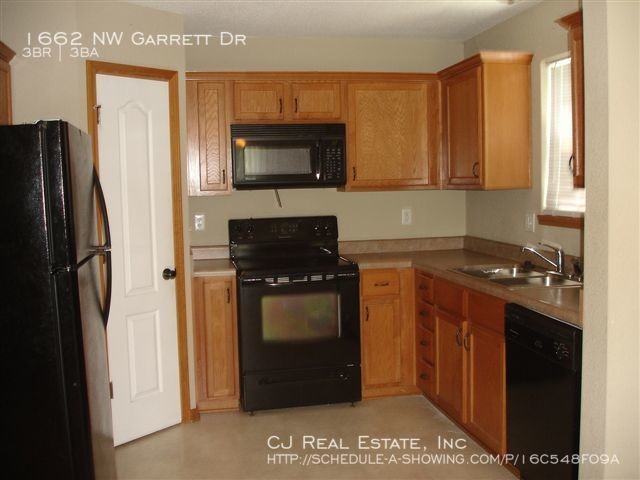 Building Photo - 1662 NW Garrett Dr
